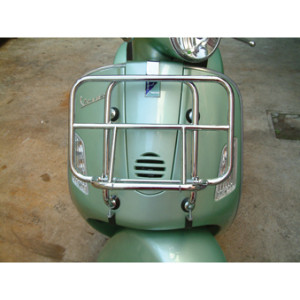 Vespa GT200 with front rack 